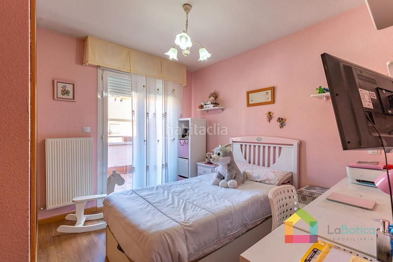 Foto 9e0648fc-dd55-43d4-b1de-d82c5e5e50d4. Maison jumelée avec cheminée chauffage parking piscine dans Toledo