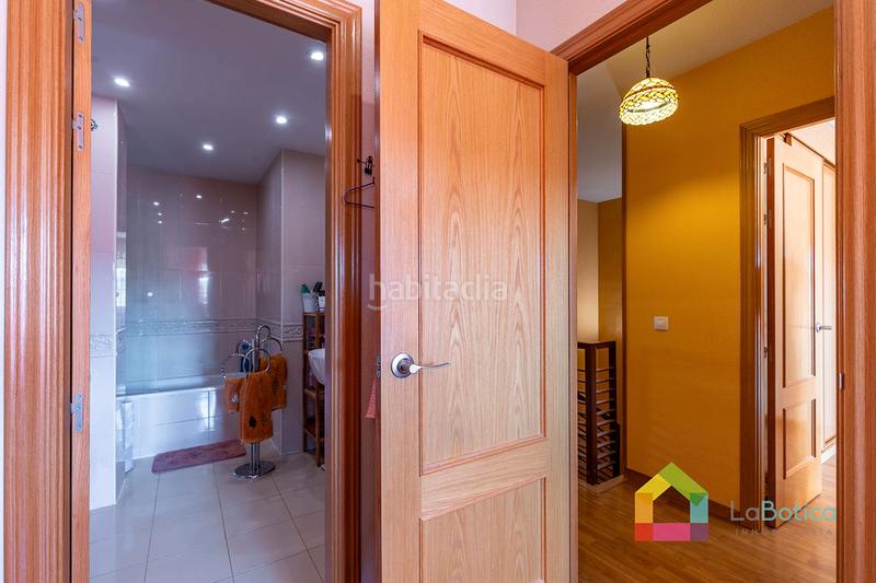 Foto 0c591369-ccd5-46ce-95f5-82d7f6050614. Semi detached house with fireplace heating parking pool in Toledo