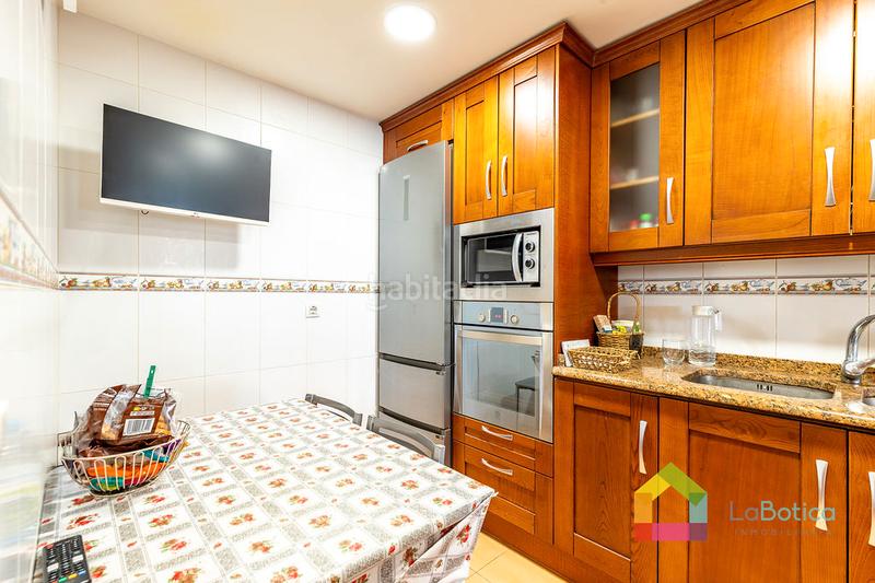 Foto 364140f7-467b-4d41-8d0e-228ef13eea26. Semi detached house with fireplace heating parking pool in Toledo