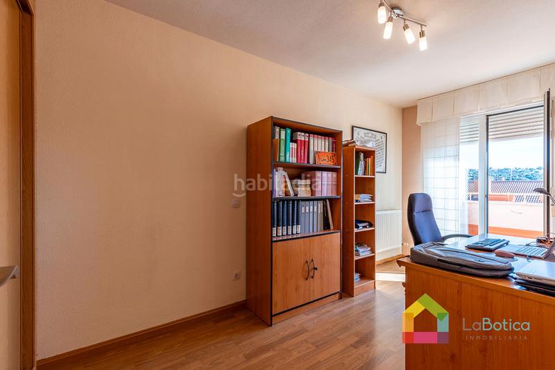 Foto 5292be7a-7cdc-40dc-987a-21574b43eecb. Semi detached house with fireplace heating parking pool in Toledo