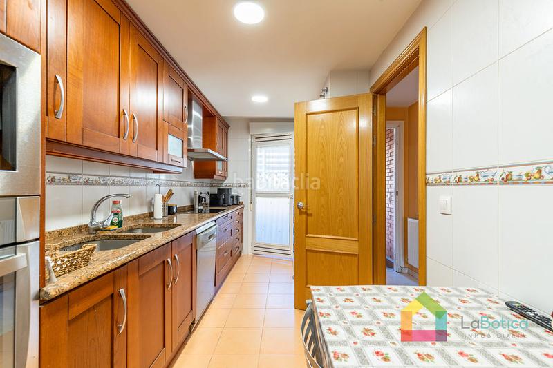 Foto 6b03a7b2-00e1-4eab-b433-0b54d9d9797f. Semi detached house with fireplace heating parking pool in Toledo