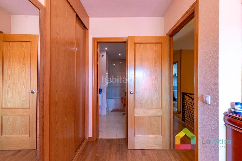 Foto 8117356f-623e-4a32-b195-988db9c7a80e. Semi detached house with fireplace heating parking pool in Toledo