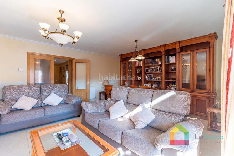 Foto 8ecdbb17-bc84-4128-b97a-e8b0f22a0543. Semi detached house with fireplace heating parking pool in Toledo