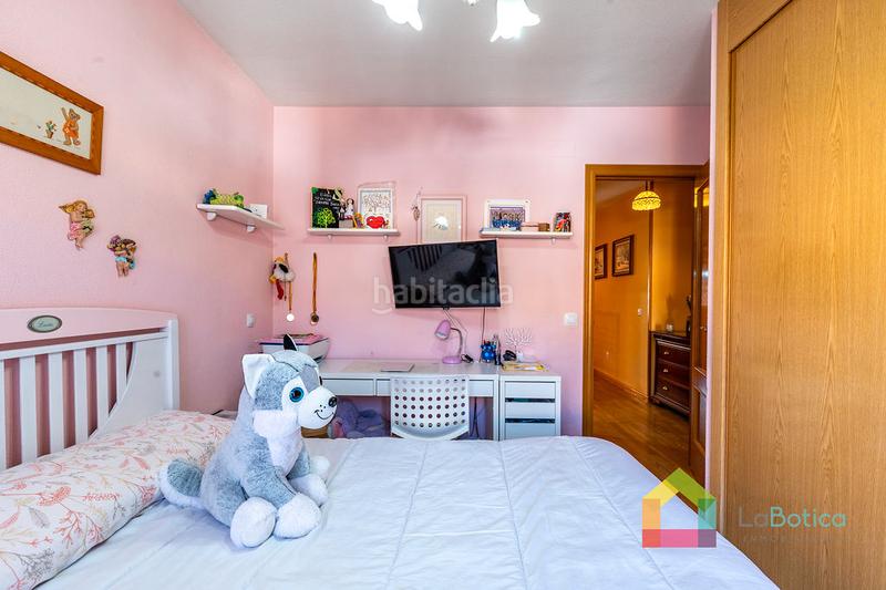 Foto afcc2143-690b-4109-8f96-ddc8d9f836fa. Semi detached house with fireplace heating parking pool in Toledo