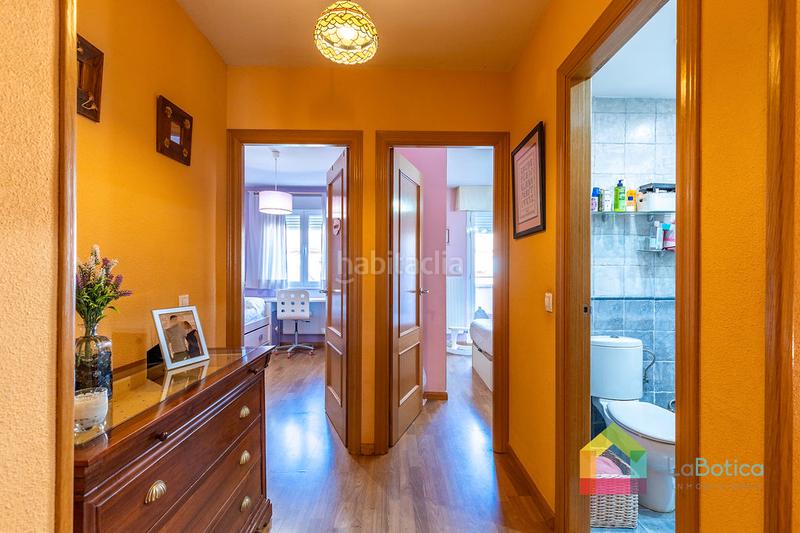 Foto b3b0c388-accd-4339-bc14-d660931eb16c. Semi detached house with fireplace heating parking pool in Toledo