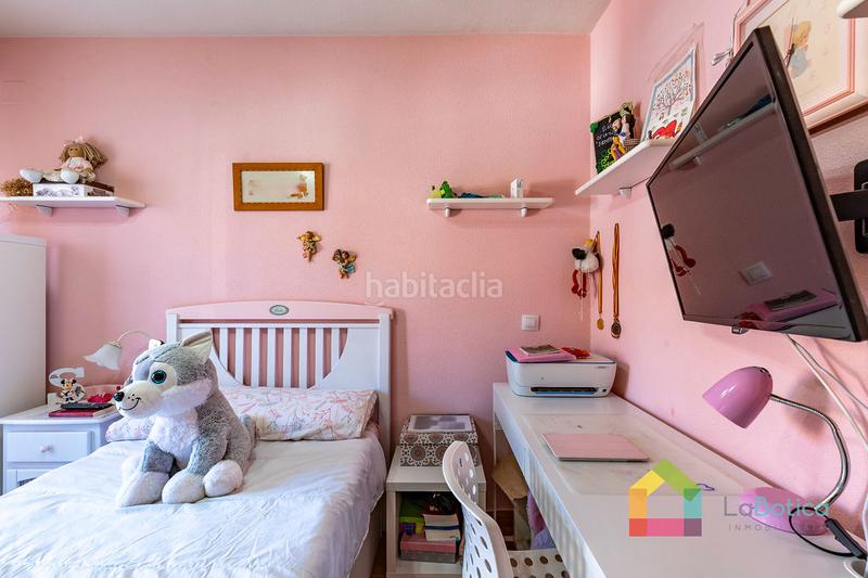 Foto ba1e7879-e590-4935-8a66-9b85be389338. Semi detached house with fireplace heating parking pool in Toledo