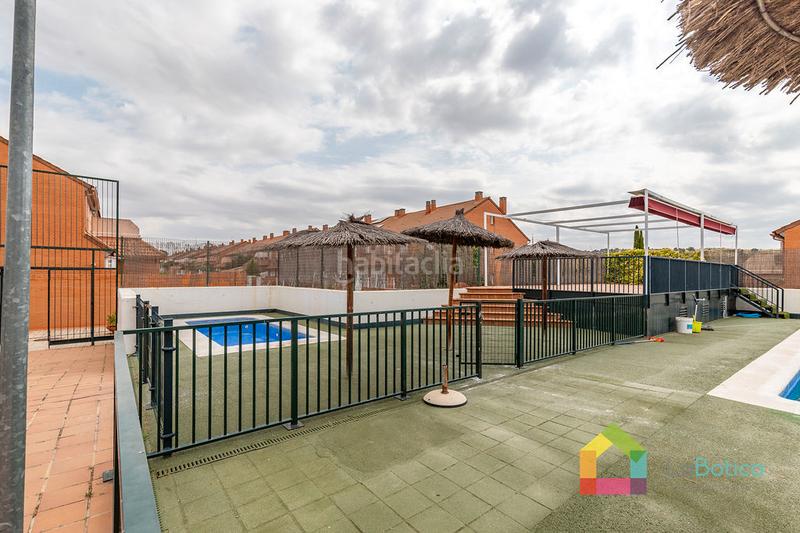 Foto ef4ddb8c-2730-4fe9-8ade-14cd817a316a. Semi detached house with fireplace heating parking pool in Toledo