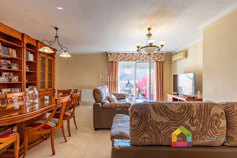 Foto f26f646d-0dbc-4213-ac88-e820b494d59b. Semi detached house with fireplace heating parking pool in Toledo