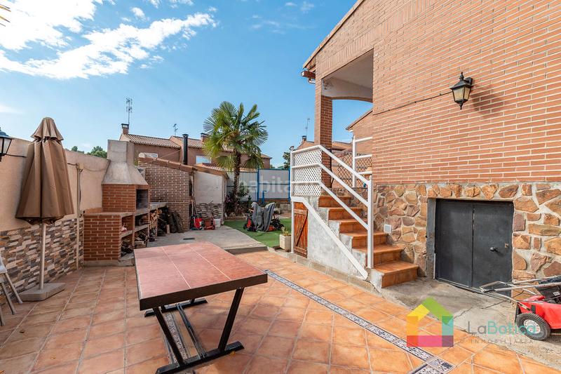 Foto 051a5071-4930-45e8-ad4e-d7503cd44e79. Casa bifamiliare con camino riscaldamento in Olías del Rey