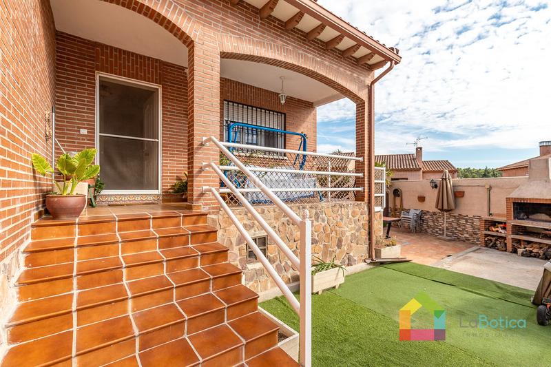 Foto bb1428e0-a613-4c6b-96f1-a926402b8763. Casa bifamiliare con camino riscaldamento in Olías del Rey