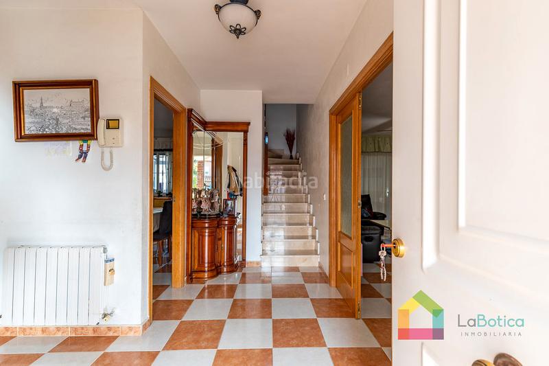 Foto d4c80b4d-ffc9-4f41-a200-8624b47c6fa6. Casa bifamiliare con camino riscaldamento in Olías del Rey