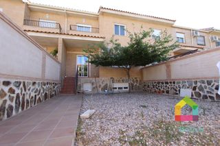 Rent Semi detached house in Argés