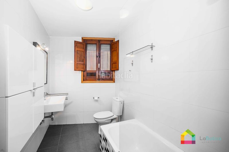 Foto dffe8381-8c6d-48f3-b4ca-c7ebc4df08e8. Pis amb calefacció aparcament a Casco Histórico Toledo