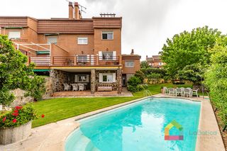 Casa aparellada a Bargas