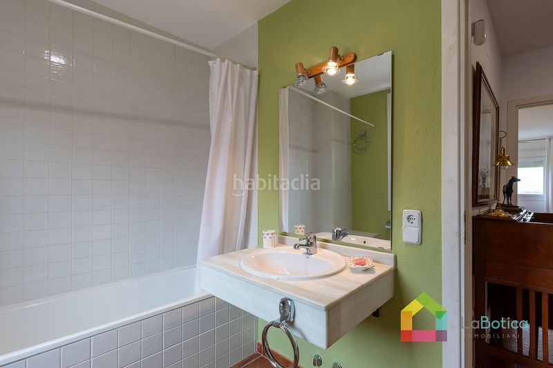 Foto 03131b92-ec52-4002-9ef8-048f963f19a1. Casa aparellada amb calefacció piscina a Bargas