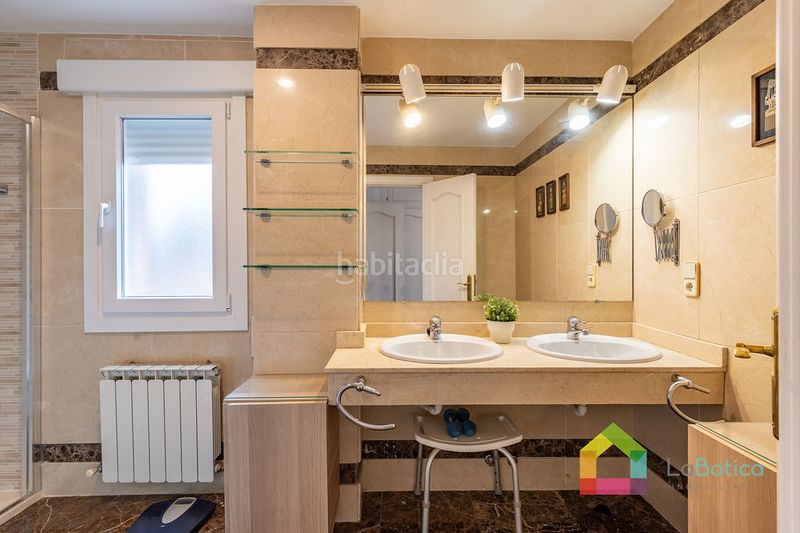 Foto 11aa59e6-5046-424a-8e18-cc11f923e857. Casa aparellada amb calefacció piscina a Bargas