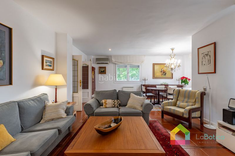 Foto 11bebd06-97fa-4b9d-8782-026a8aacf706. Casa aparellada amb calefacció piscina a Bargas