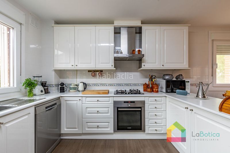 Foto 190979f7-8074-4dcc-81e6-144e31a7d2c9. Casa aparellada amb calefacció piscina a Bargas