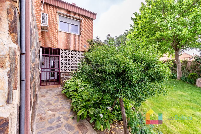 Foto 29376e97-9c7c-42e9-ae48-ded38eba7ad1. Casa aparellada amb calefacció piscina a Bargas