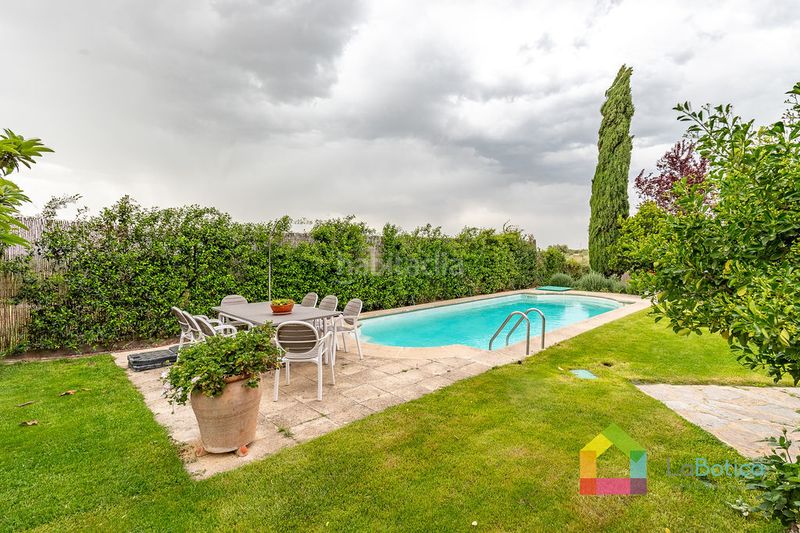 Foto 2de4c19b-1d9d-438a-be29-17215a2b96f3. Casa aparellada amb calefacció piscina a Bargas