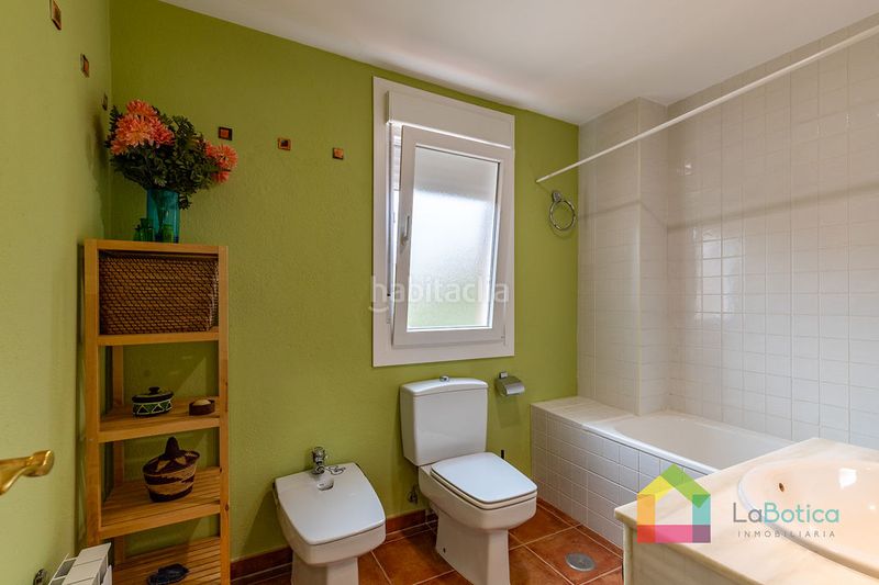 Foto 4979c9b5-043f-4ac3-a324-ea345b7a4e1e. Casa aparellada amb calefacció piscina a Bargas