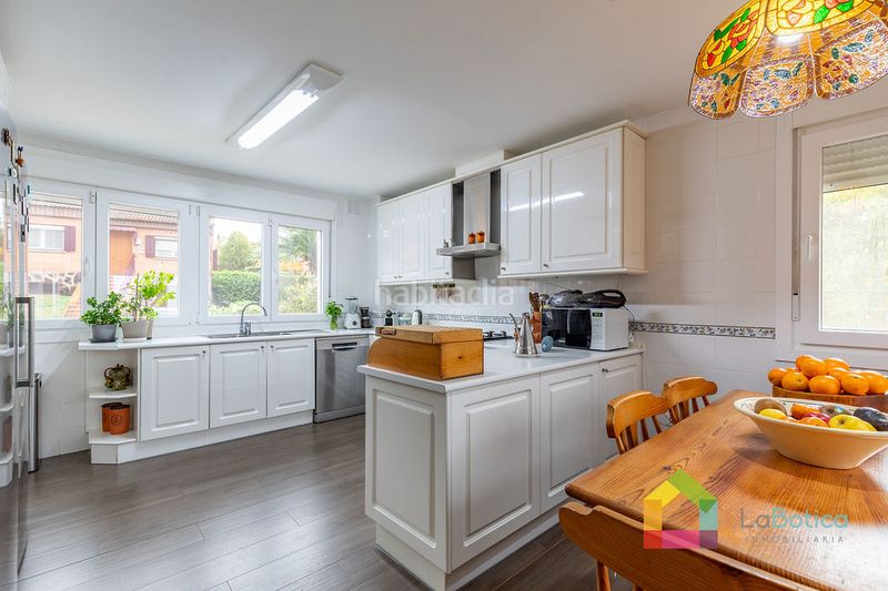 Foto 4b85a036-6036-4bb5-9fba-c9c249ee63d6. Casa aparellada amb calefacció piscina a Bargas