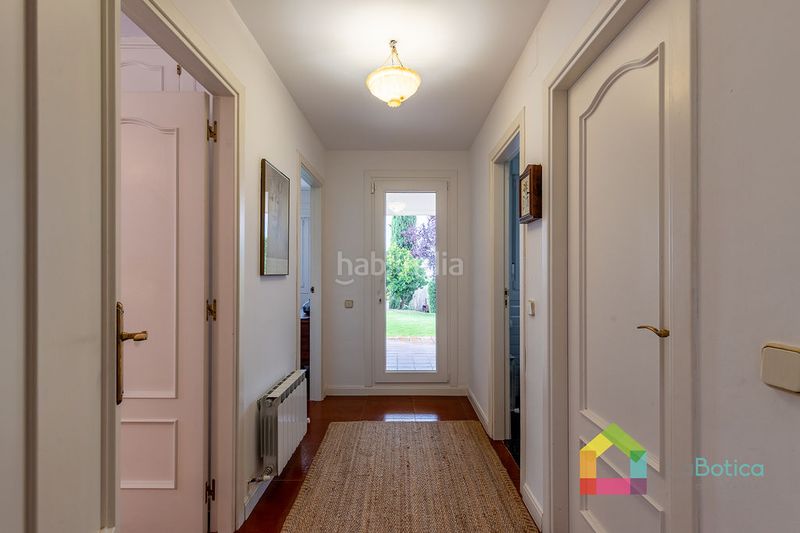 Foto 4d565d5a-2337-4d98-9130-6a5d1e32d6f6. Casa aparellada amb calefacció piscina a Bargas