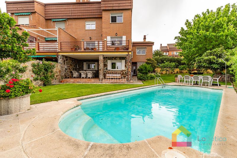 Foto 55b0b746-dc83-489c-a81d-f4dd0e4818ff. Casa aparellada amb calefacció piscina a Bargas