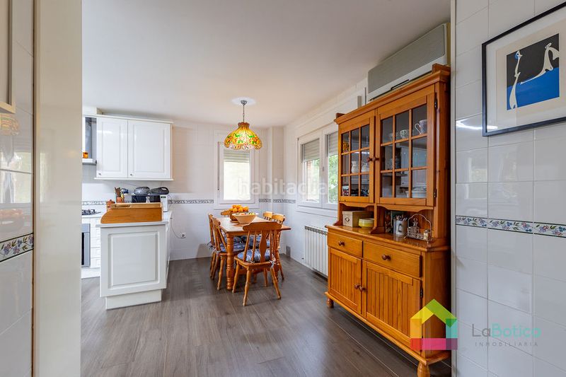 Foto 8c288c17-1be0-472e-8809-ee03c07f6c23. Casa aparellada amb calefacció piscina a Bargas