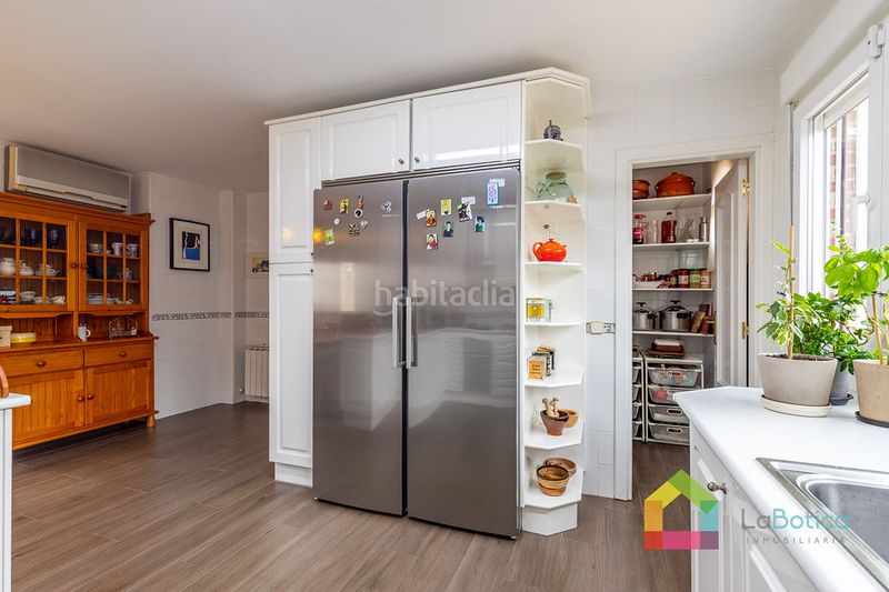 Foto 9964b590-61ba-4421-a7d4-78025fbe130b. Casa aparellada amb calefacció piscina a Bargas