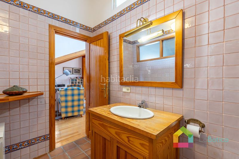 Foto a3d4392a-56e4-41c0-a442-3a1fc6c2e9e8. Casa aparellada amb calefacció piscina a Bargas
