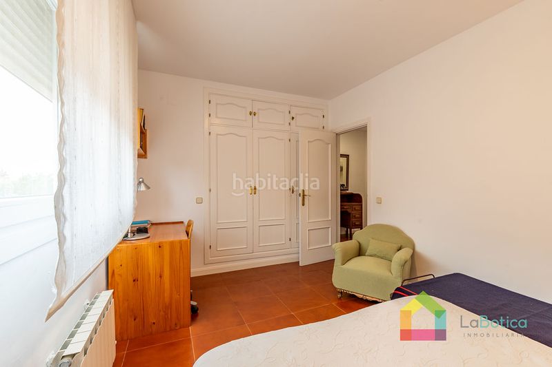 Foto a6129f11-9240-4738-90ed-552f55ad9218. Casa aparellada amb calefacció piscina a Bargas