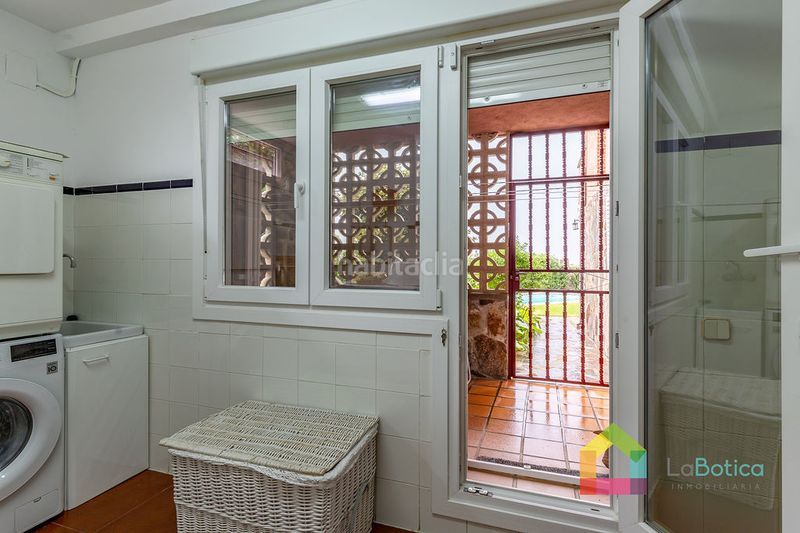 Foto b10f738b-235e-43a0-b66d-962aa5a26966. Casa aparellada amb calefacció piscina a Bargas