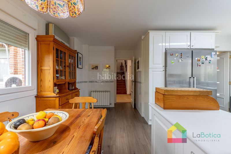 Foto d3f6525d-07c3-4a42-9967-99d155c61e66. Casa aparellada amb calefacció piscina a Bargas