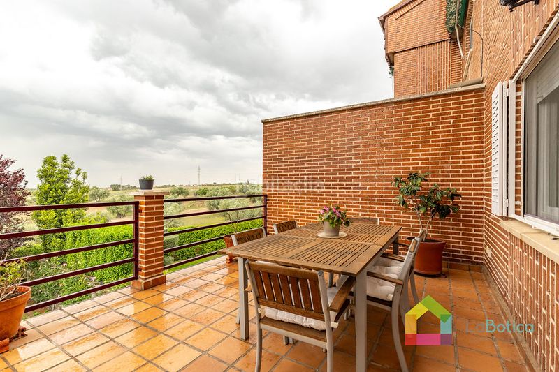 Foto e1efbe1f-ccd9-4a3d-aaef-4ae3c441335b. Casa aparellada amb calefacció piscina a Bargas