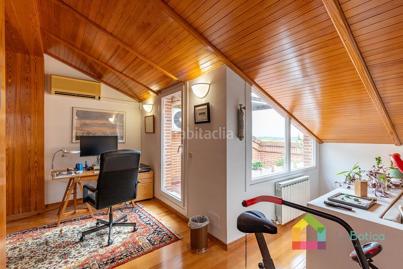 Foto f64c7287-5b4a-4a9a-a8e5-9e73135dc6b9. Casa aparellada amb calefacció piscina a Bargas