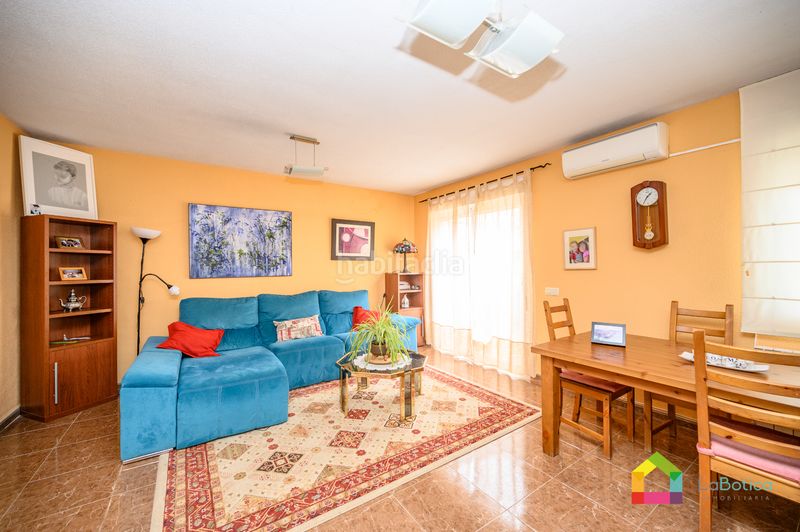 Foto 9c56080b-2b9f-4c9d-ba72-88864ef59365. Casa a schiera con riscaldamento parcheggio in Esquivias