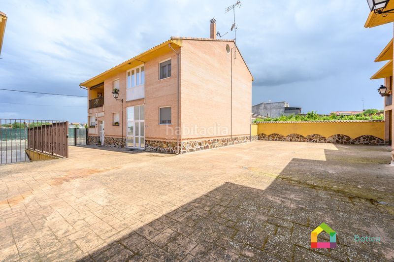 Foto ffc87b0a-a080-43aa-bf63-7d42f947c520. Casa a schiera con riscaldamento parcheggio in Esquivias