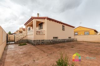 Chalet à Burguillos de Toledo. Chalet independiente en burguillos de toledo – amplitud, comodid
