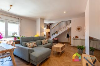 Etagenwohnung in Santa Bárbara. Luminoso dúplex de 3 dormitorios en santa bárbara, toledo – a un