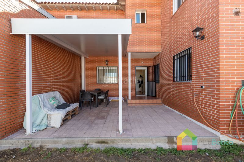 Foto 6e3e1f97-5ab0-45b9-b382-a40cbd8ef8e9. Casa adossada amb calefacció a Carmena
