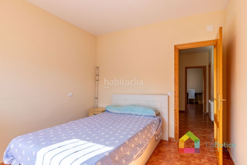 Foto f23eb1bf-9e44-4ead-a4ac-d1e17cc85868. Casa adossada amb calefacció a Carmena