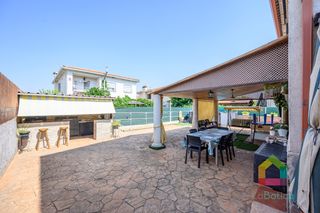 Chalet in Santa Olalla. Chalet independiente con amplias estancias, gran parcela y excel