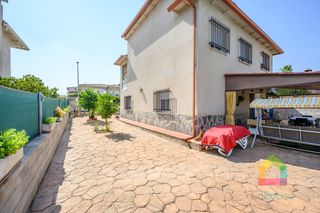 Chalet à Santa Olalla. Chalet independiente con amplias estancias, gran parcela y excel