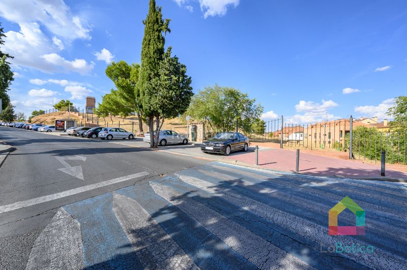 Foto f35ed1d1-0bd6-4a9e-8e9c-f793dda9f0ef. Apartament amb aparcament piscina a Avenida Europa-San Antón Toledo
