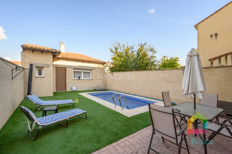 Foto 323483d9-95bd-4449-a2b0-3070fe51c902. Casa aparellada amb calefacció piscina a Magán