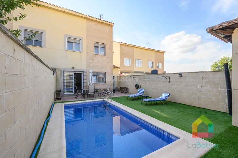 Foto 4020bd51-4f60-4ec7-8207-a2d15d03d00b. Casa aparellada amb calefacció piscina a Magán
