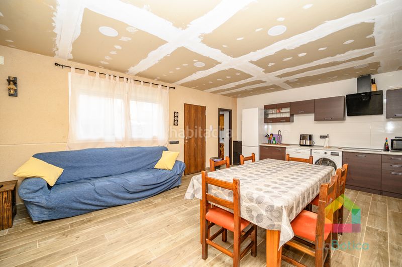 Foto 4c2d8d6b-7f5e-41d1-bedb-ced689d9c623. Casa aparellada amb calefacció piscina a Magán