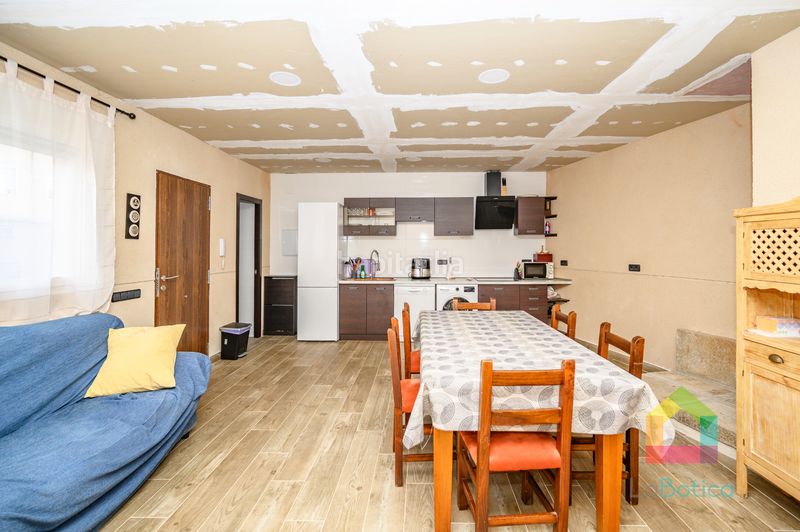 Foto 7d9f66bc-2800-4384-b26f-3a0991e5b3cc. Casa aparellada amb calefacció piscina a Magán