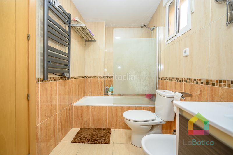 Foto c9c9e5eb-452a-4f4c-bd39-36cbd94e2bbc. Casa aparellada amb calefacció piscina a Magán